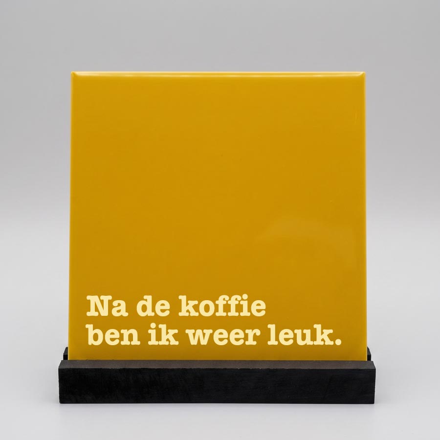Tegeltje Geel Na De Koffie Ben Ik Weer Leuk.